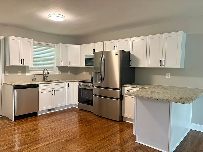 1112 Stephens St — Photo 4