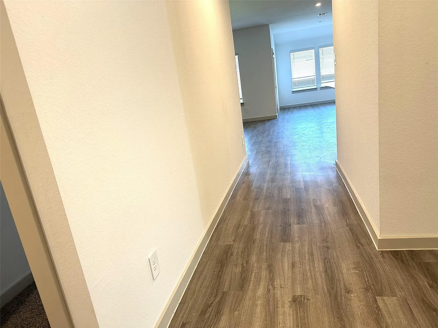 4 bed, 2.0 bath, 1750 sqft, $2,095 — Photo 3