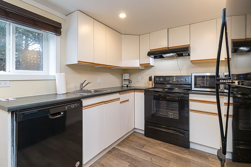 Saanich House for rent - 1 Bedroom — photo 5