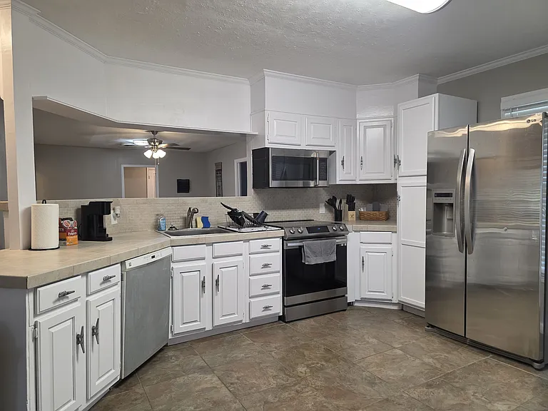325 S Saunders St #1 — Photo 28