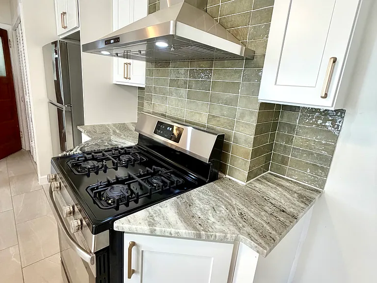 389 Woodlawn Ave #2 — Photo 5