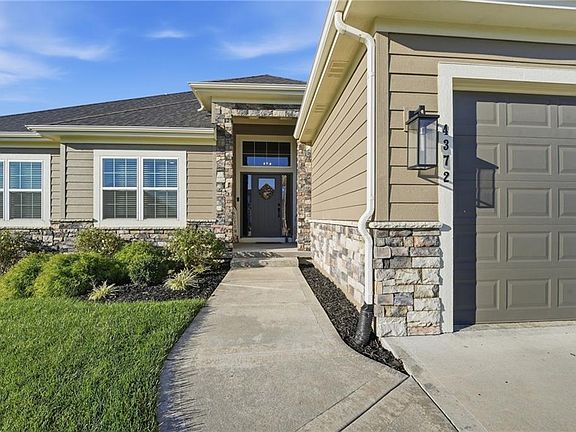 3rd image of 4372 Aspen Dr