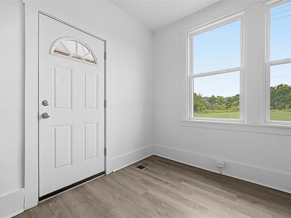 2nd image of 324 Park Rd #330