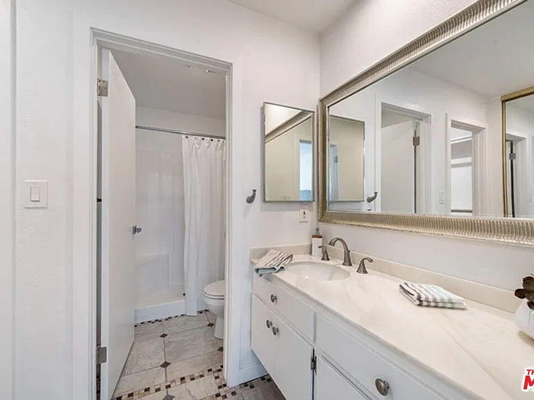 5139 Balboa Blvd #203 — Photo 11