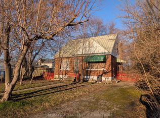 2936 Dorchester Rd, Niagara Falls, ON L2J2Z5