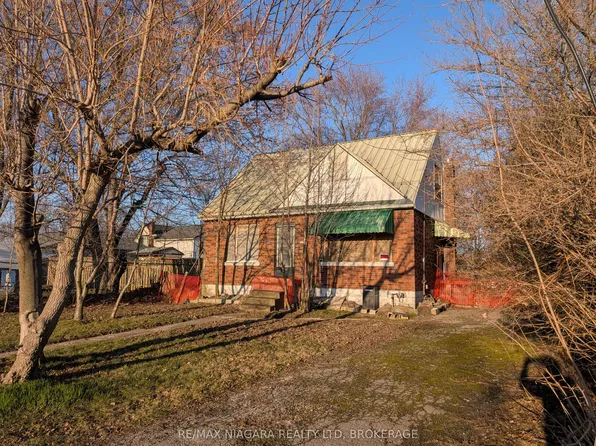 2936 Dorchester Rd, Niagara Falls, ON L2J 2Z5