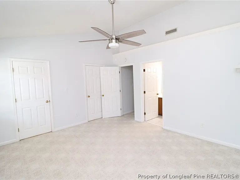 240 Beechtree Dr — Photo 17