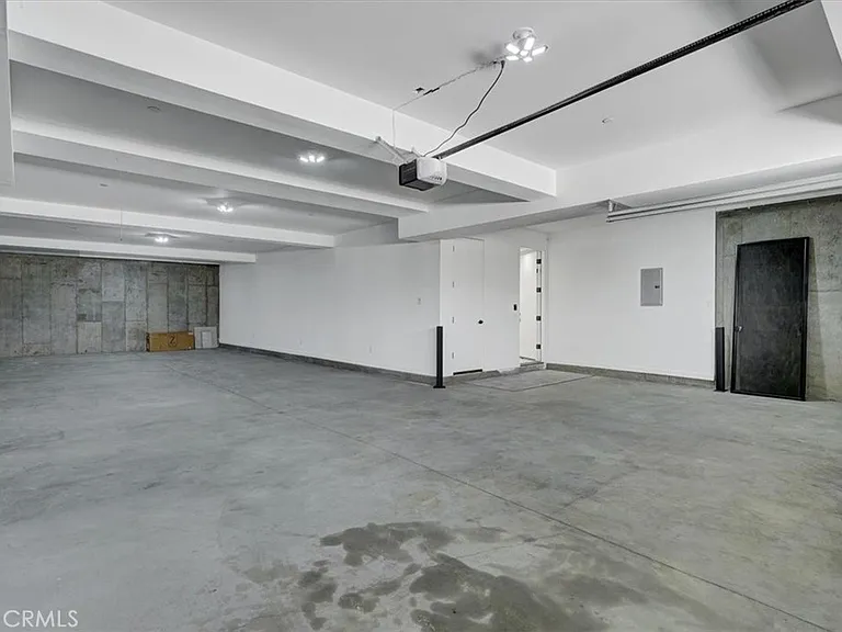 5520 Woodlake Ave — Photo 34