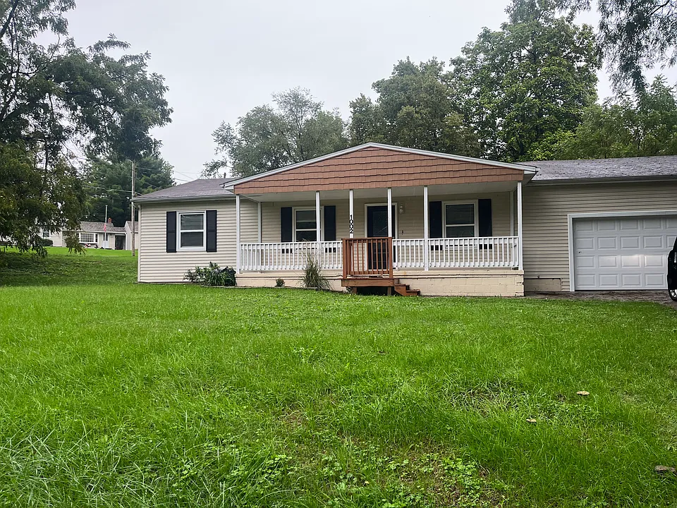 1002 Maywood Dr