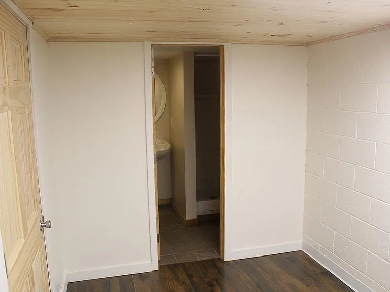 203 S Clark St — Photo 37