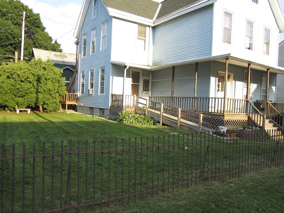 Great front yard and porch.