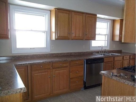 3rd image of 4524 Woodbine Lane N