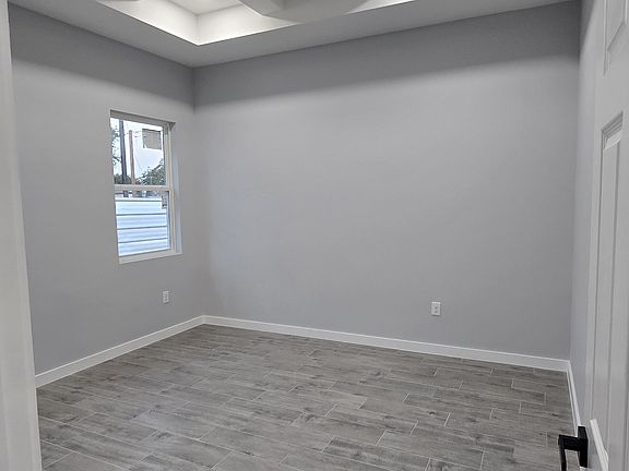 3rd image of 15720 Palm Vista Dr