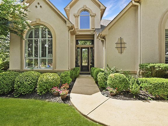 3rd image of 111 Whitley Dr