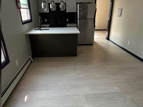 2nd image of 190 Ridge St #6