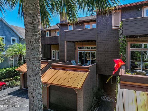 5th image of 2058 BEACH Avenue