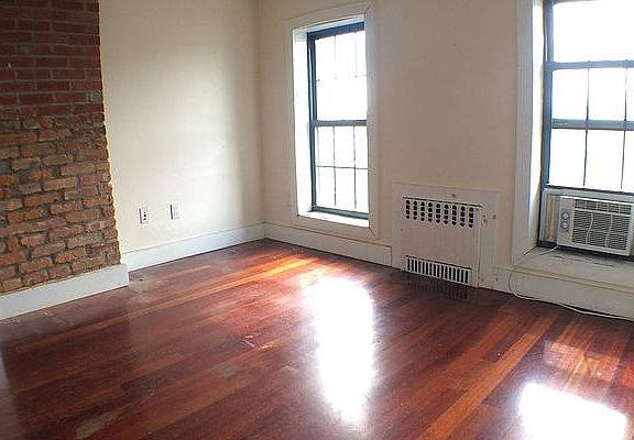 3rd image of 149 Wilson Ave #4B