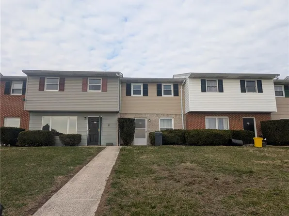 97 Hillcrest Ln #B16, Slatington, PA 18080