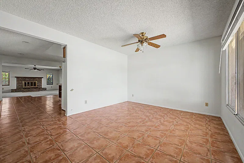 4 bed, 2.0 bath, 1800 sqft, $2,490 — Photo 4