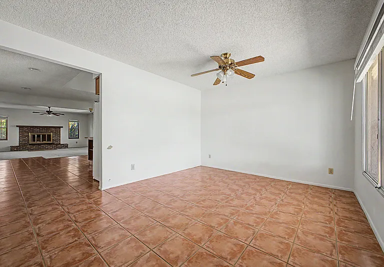 2822 E Willow Ave — Photo 4