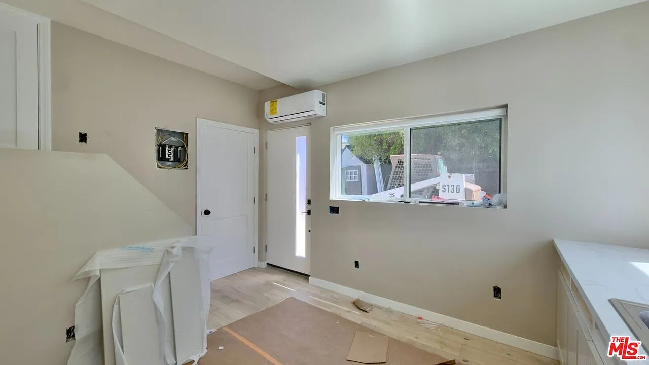 Studio, 1.0 bath, 300 sqft, $1,800 — Photo 3