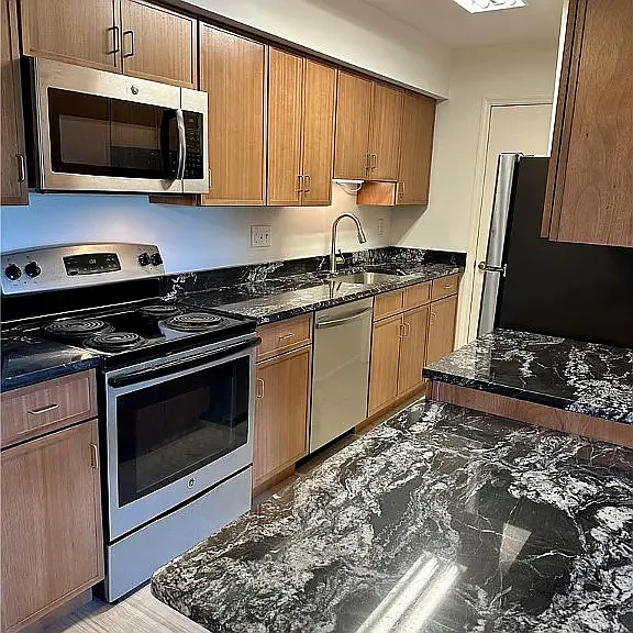 1060 Chatham Park Dr — Photo 3