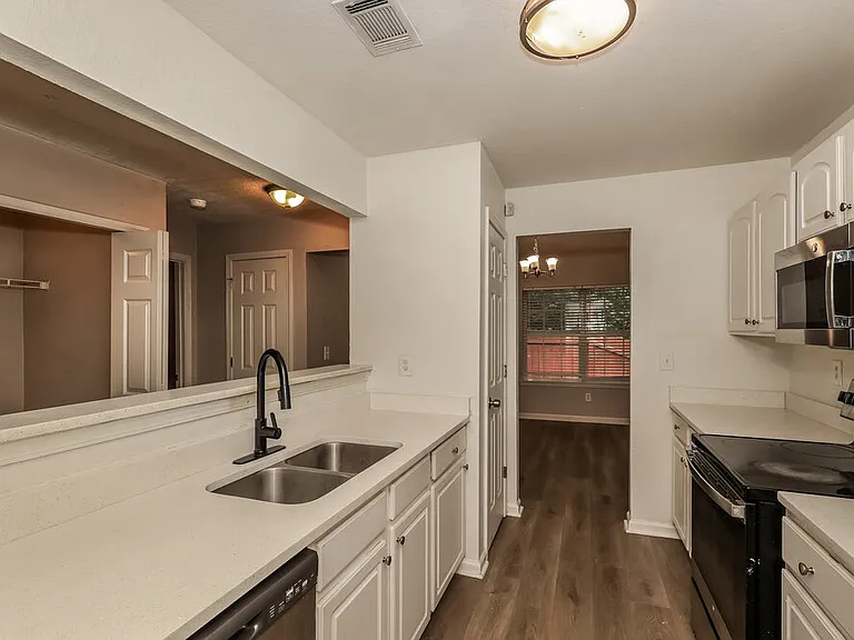 4423 Ravenwood Dr — Photo 9
