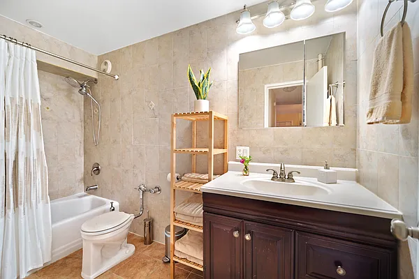 Sold by Douglas Elliman | media 21