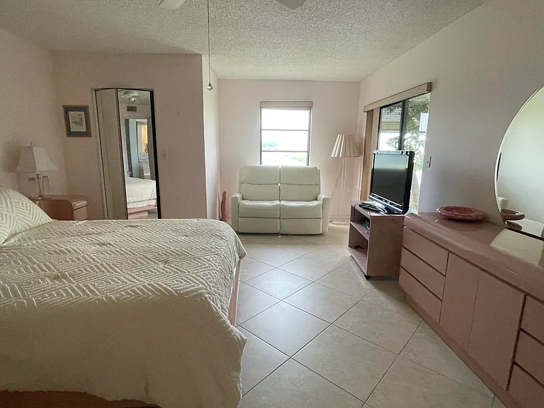 6866 Huntington Ln #305 — Photo 8