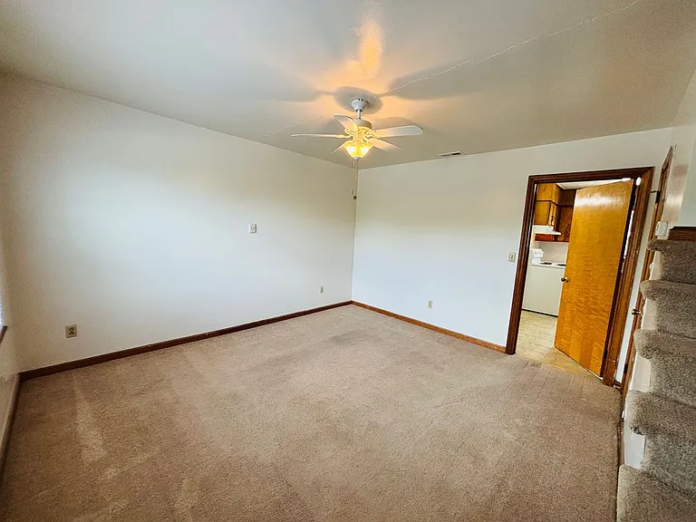 2 Bedroom, 1 Bath Apartment — Photo 8