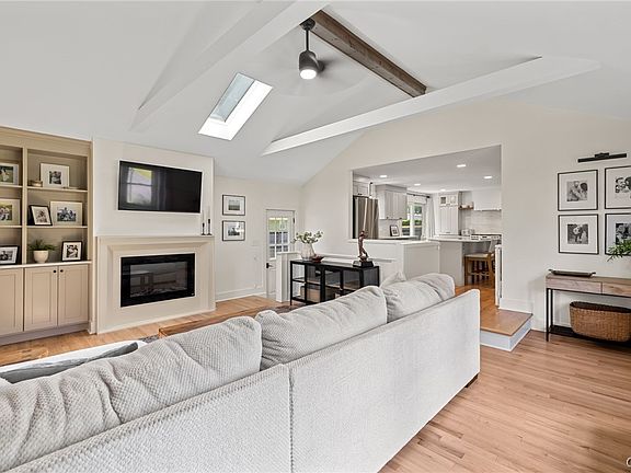 4th image of 313 Forsythe St