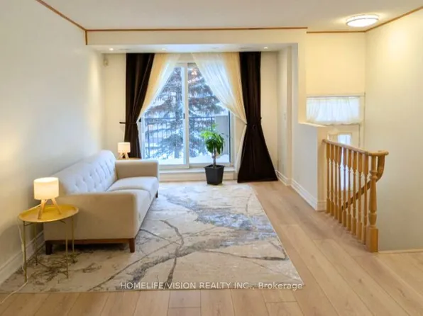 28 Sommerset Way #1229, Toronto, ON M2N 6W7