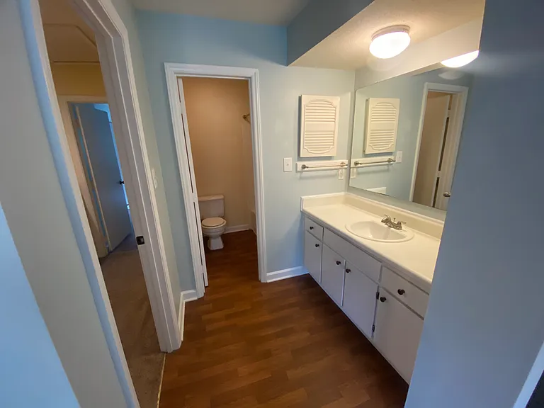 Avery Close Condominiums — Photo 74