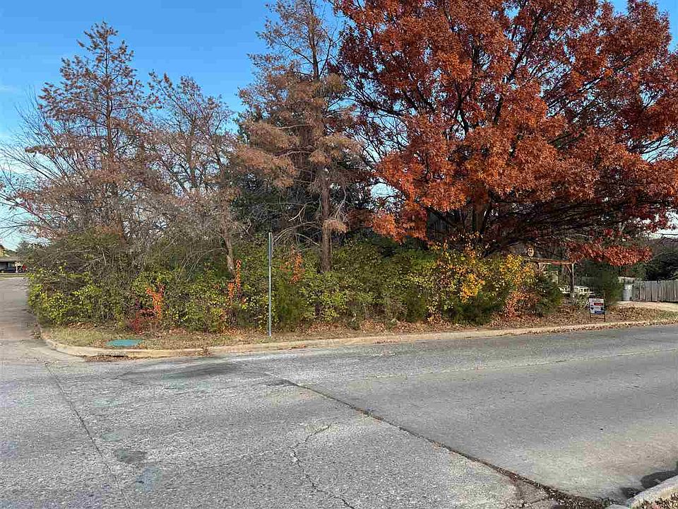 2nd image of 1111 NW Parkview Blvd