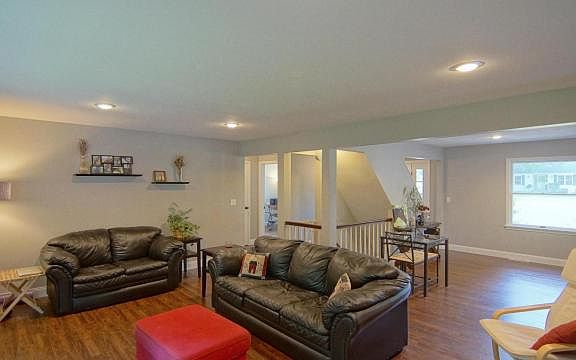 2nd image of 15903 Edgewood Dr