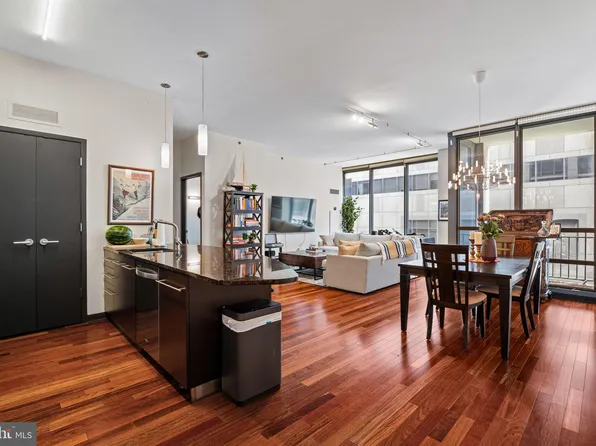 2101 Market St Unit 307, Philadelphia, PA 19103