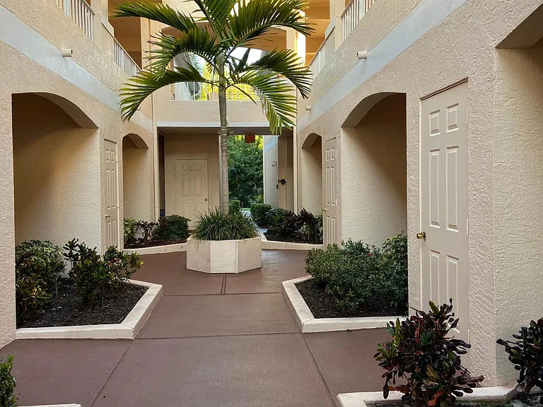 1096 Woodshire Ln #C103 — Photo 16