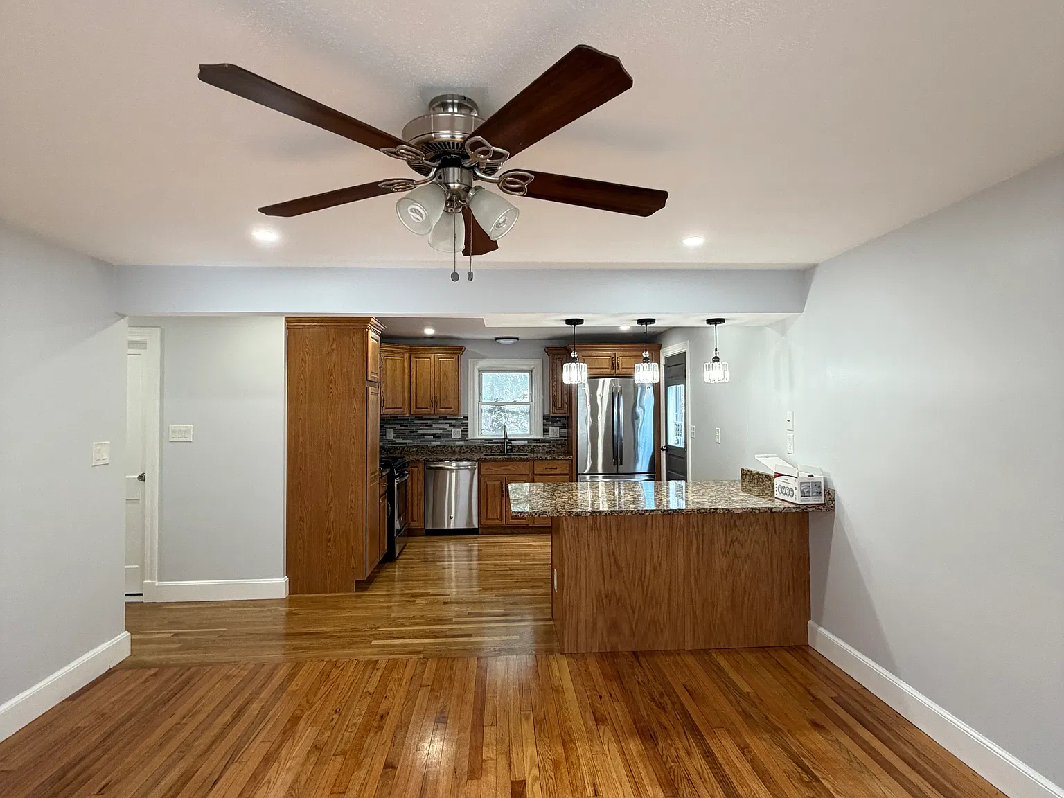 3 bed, 1265 sqft, $3,200 — Photo 3
