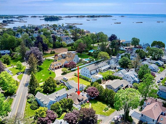 3rd image of 37 Crescent Bluff Ave