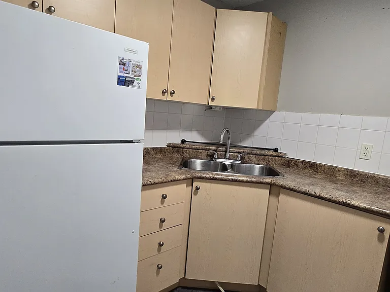 274 Highland Rd E #10 — Photo 8