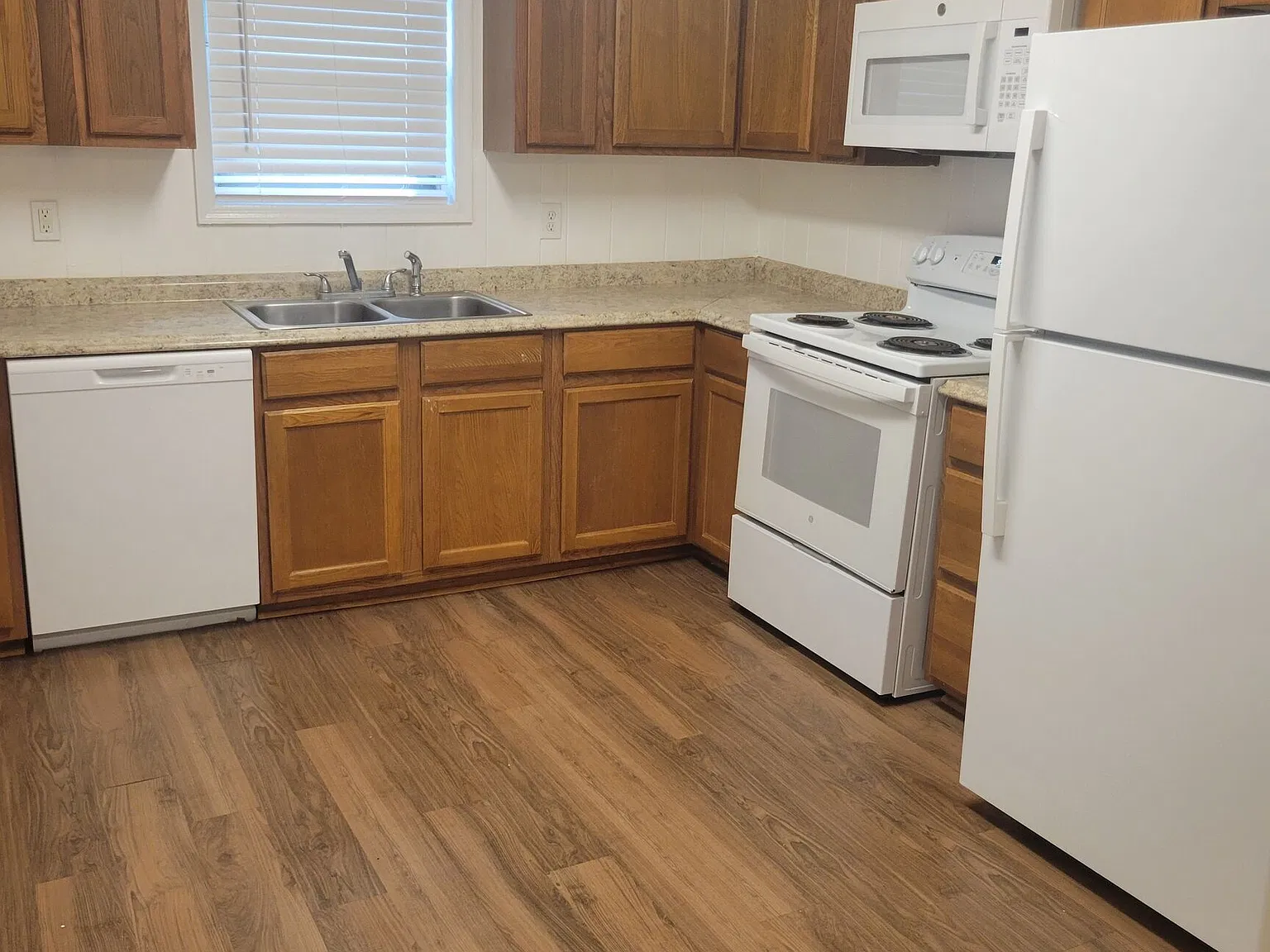 3 bed, 2.0 bath, $1,450 — Photo 3