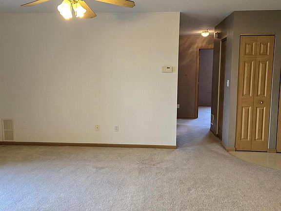 4th image of 2035 W 75th Pl Unit 21