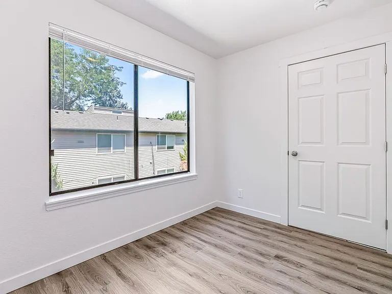 Hilton Street Apartments — Photo 34