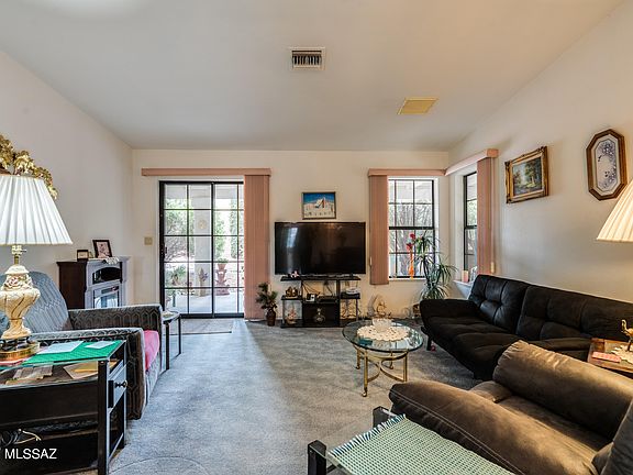 5th image of 909 N Abrego Dr