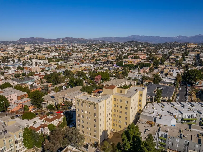 Chateau Nob Hill Apartments — Photo 21