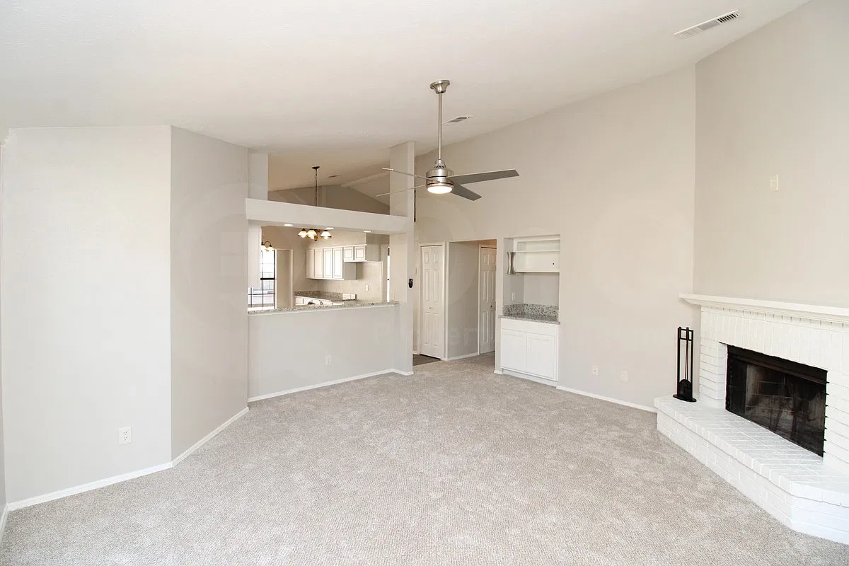 4 bed, 2.0 bath, 1854 sqft, $2,395 — Photo 3