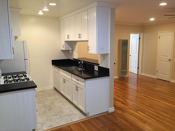 4th image of 1907 Camino De La Costa APT 6
