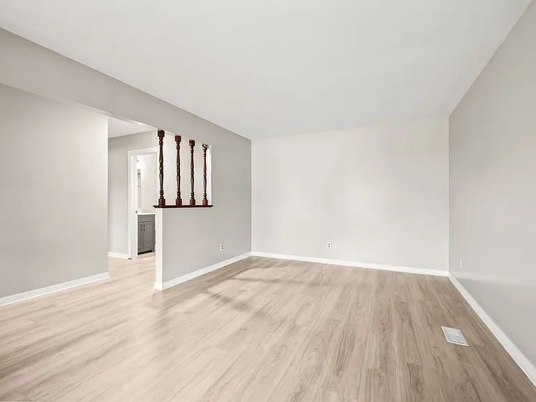 213 Southerly Hills Dr — Photo 4