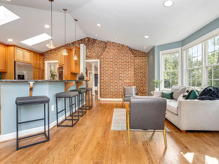 3233 Stephenson Pl NW — Photo 9