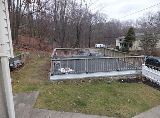 5th image of 11 Bunker Hill Ln